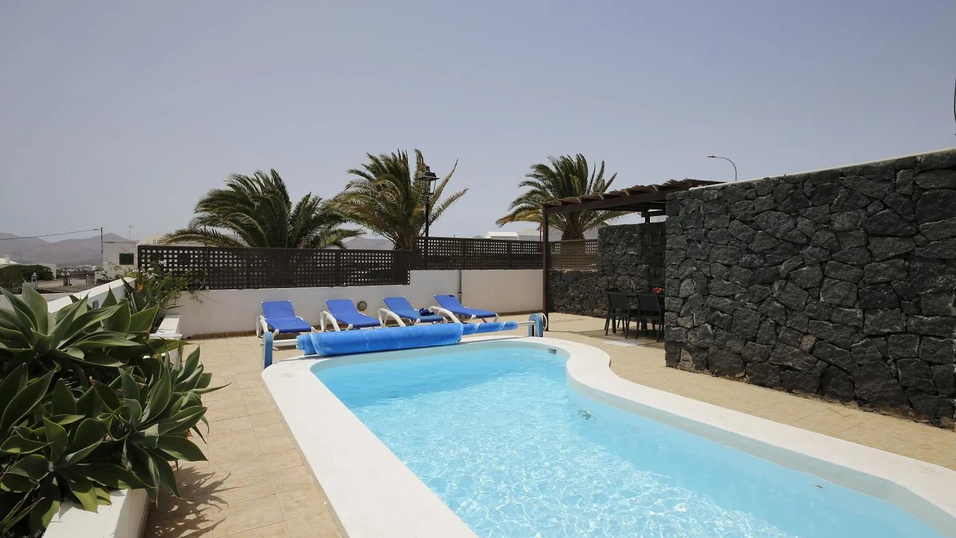 Lisa Los Mojones Puerto Del Carmen Lanzarote Hiszpania