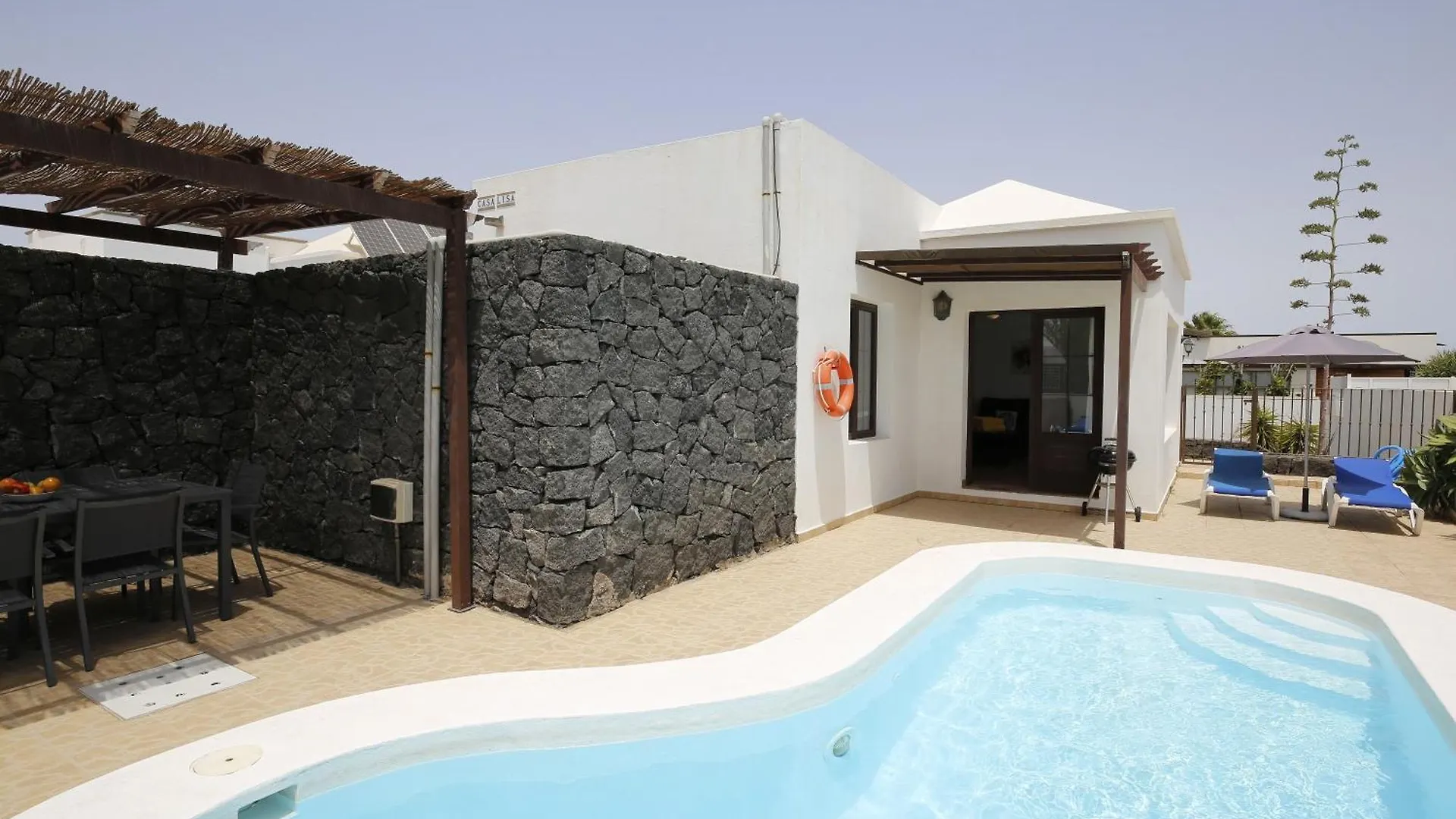 Lisa Los Mojones Puerto Del Carmen Lanzarote Tias